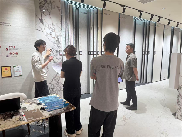 箭牌瓷砖终端赋能落地，门店店效大涨突破 100%