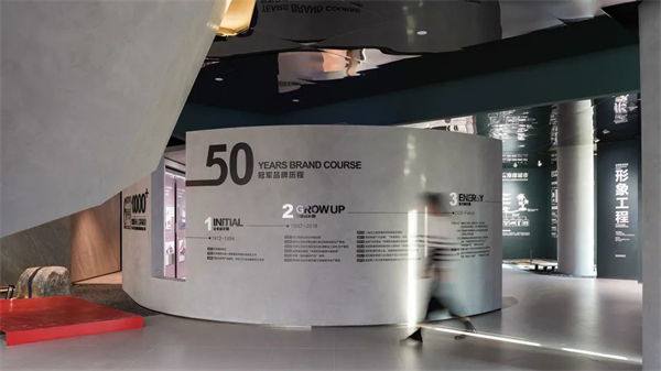 冠军磁砖2000+㎡岩板工程展厅个性上线